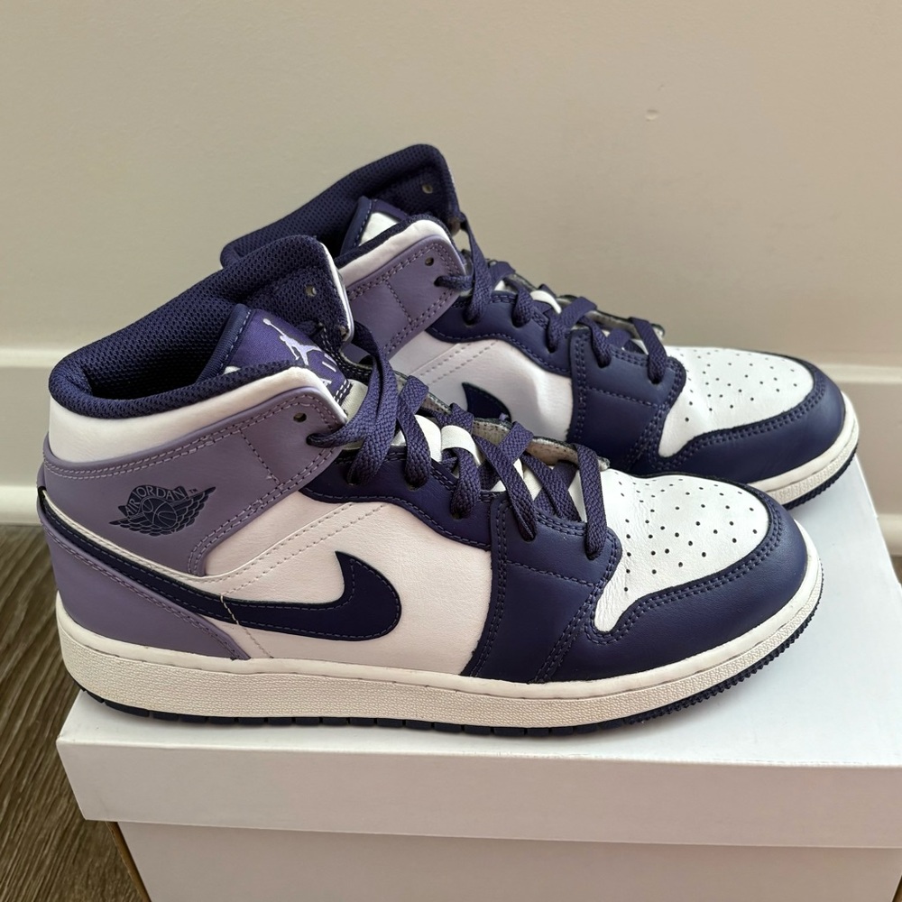 Air Jordan 1 Mid Shoes. Big kids size 7, Women’s size 8.5